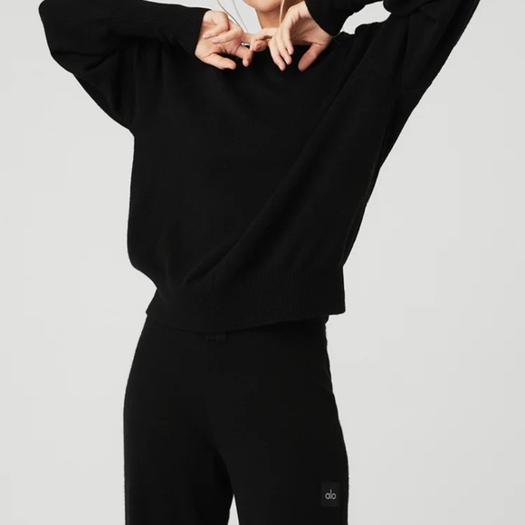 ALO Yoga Sweaters - (NWT) ALO | Cashmere Jet Set Crew Sweater in Black, Size M